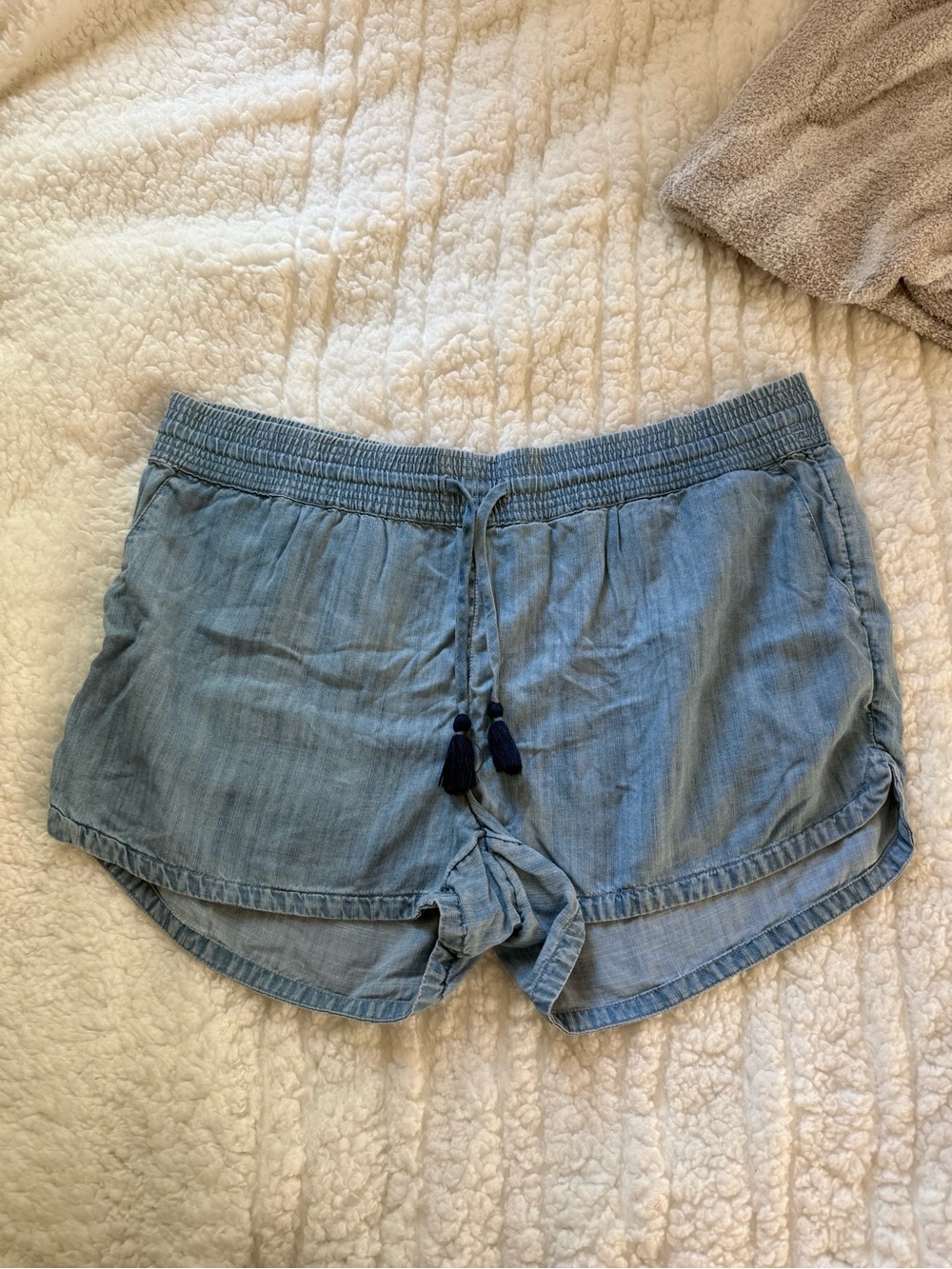 Vineyard Vines Pale Blue Linen-Blend Shorts with Whale Tag